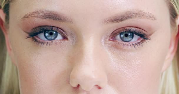 Olhos Visão Close Mulheres Íris Globo Ocular Pestanas Com Maquiagem — Vídeo de Stock