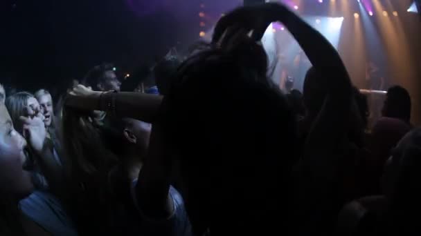Publiek Concert Publiek Dansen Muziek Een Rave Feest Evenement Met — Stockvideo