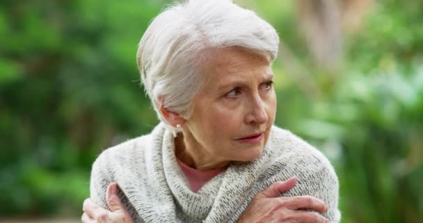Ältere Frau Demenz Oder Angst Park Mit Stress Sorgen Und — Stockvideo