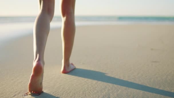 Ноги Прогулки Пляже Расслабиться Оздоровительный Спокойный Отдыха Моря Отдыха Прогулка — стоковое видео