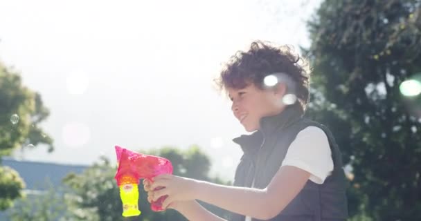 Šťastný Děti Foukání Bubliny Parku Baví Sblížení Chlapec Dívka Děti — Stock video