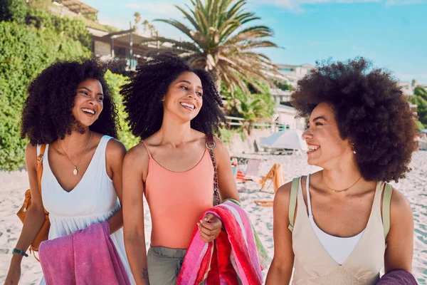 Black Woman Sun Friends Beach Summer Outdoor Break Holiday Happiness — Stock Photo, Image