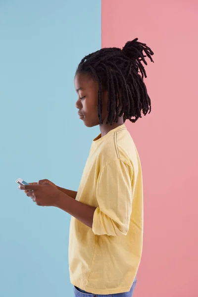 Glued His Phone Studio Shot Young Boy Using His Smartphone — Stock Photo, Image