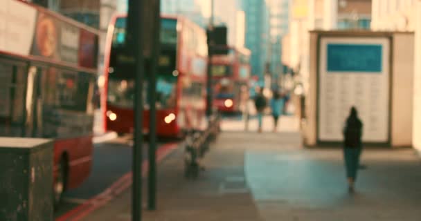 Ранок Міста Лінія Червоних Автобусів Вулиці Зайнята Трафіком Літній День — стокове відео