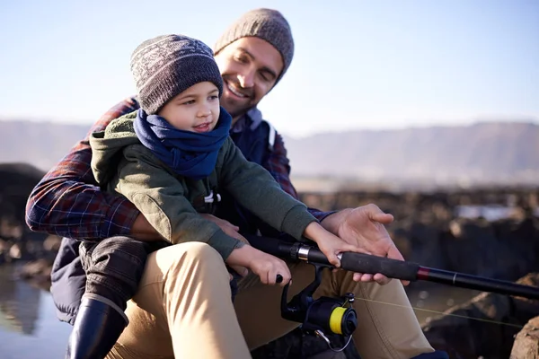 Veo Que Eres Natural Padre Amoroso Hijo Pescando Junto Mar —  Fotos de Stock