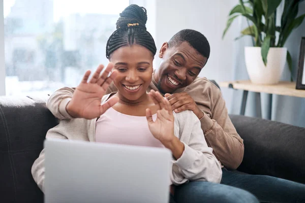 Winken Schwarzes Paar Und Videoanruf Laptop Lächeln Und Freuen Sich — Stockfoto