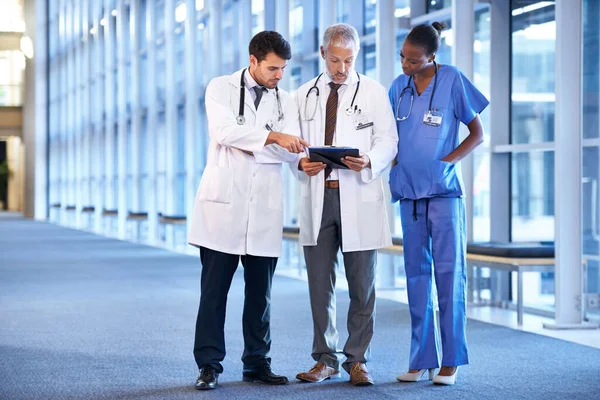 Krijg Een Second Opinion Een Medisch Team Ziekenhuisgang — Stockfoto