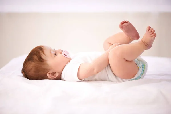 Come Here Foot Lets Play Adorable Baby Girl — Stock Photo, Image
