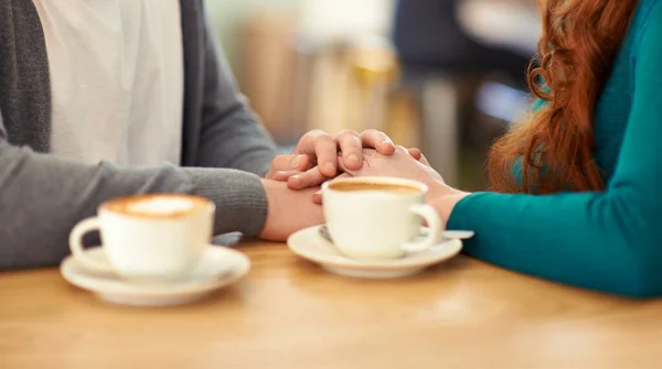 Blühende Romantik Schnappschuss Eines Jungen Liebevollen Paares Bei Einem Kaffee — Stockfoto