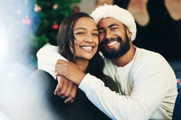 Navidad Amor Retrato Del Abrazo Pareja Celebración Unas Vacaciones Cristianas —  Fotos de Stock