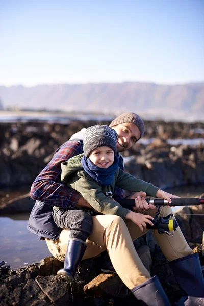 Tengo Mejor Padre Retrato Padre Amoroso Hijo Pescando Junto Mar —  Fotos de Stock