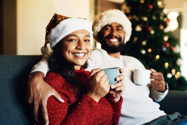 Navidad Retrato Café Con Una Pareja Negra Sofá Sala Estar —  Fotos de Stock