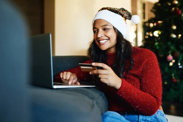 Çevrimiçi Alışveriş Noel Evden Internete Para Yatırmak Için Kredi Kartı — Stok fotoğraf