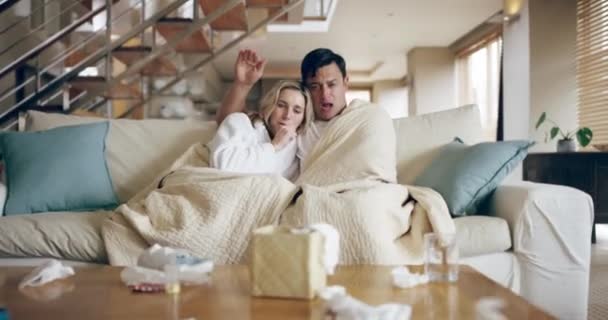 Hyggeligt Par Væv Sofa Med Tæppe Stuen Sidder Eller Sammen – Stock-video