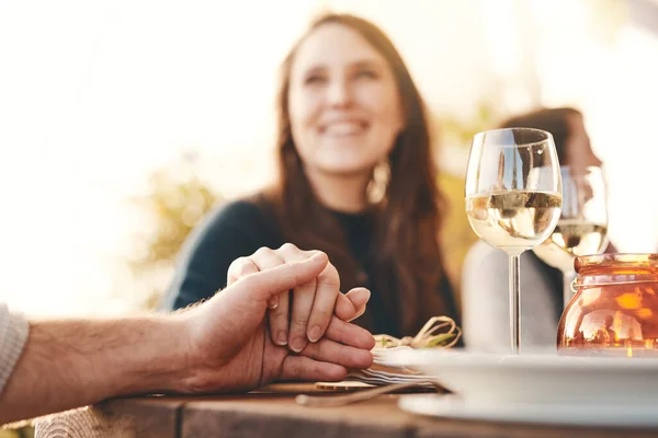 Mãos Dadas Amor Casal Uma Celebração Jantar Com Apoio Cuidado — Fotografia de Stock