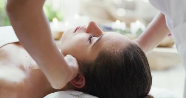 Kvinna Händer Eller Hals Massage Spa Hälso Och Sjukvård Klinik — Stockvideo