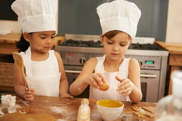 Anak Anak Memanggang Dapur Untuk Belajar Dan Pengembangan Keterampilan Pembuat — Stok Foto