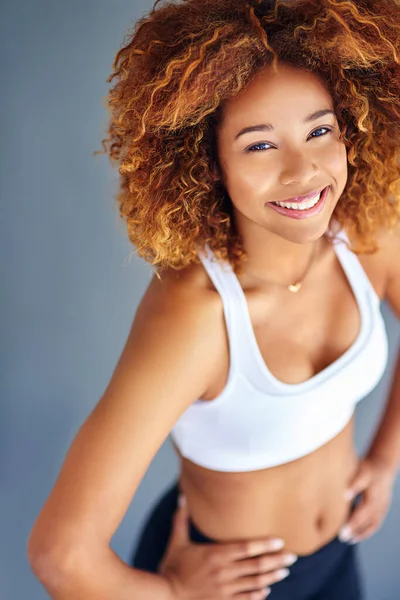 Mujer Negra Retrato Fitness Ejercicio Deporte Atleta Feliz Con Entrenamiento — Foto de Stock