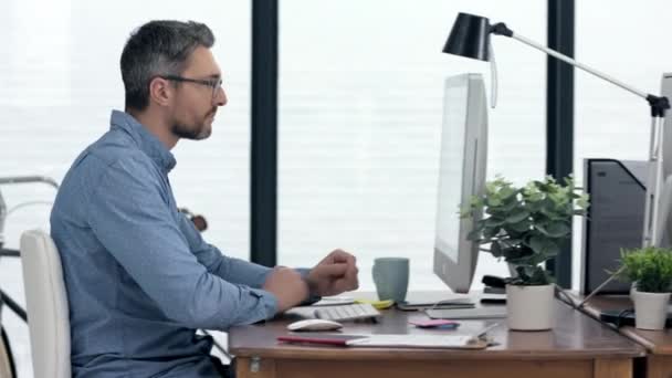 Teamwork Affärsmän Eller Anställda Som Arbetar Datorn Vid Skrivbordet För — Stockvideo