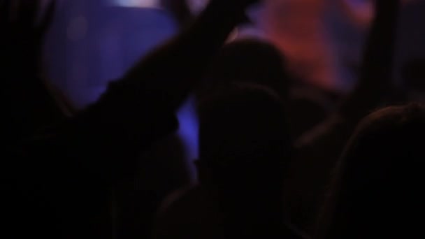 Pubblico Mani Onda Silhouette Concerto Musica Canto Danza Festival Musicale — Video Stock