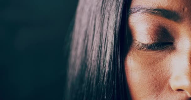 Vision Thinking Macro Woman Eye Dark Background Sight Perception Anatomy — Stock Video