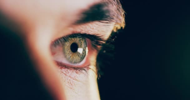 Człowiek Oko Tęczówka Wizją Wzroku Skupienia Świadomości Tle Czarnego Studia — Wideo stockowe
