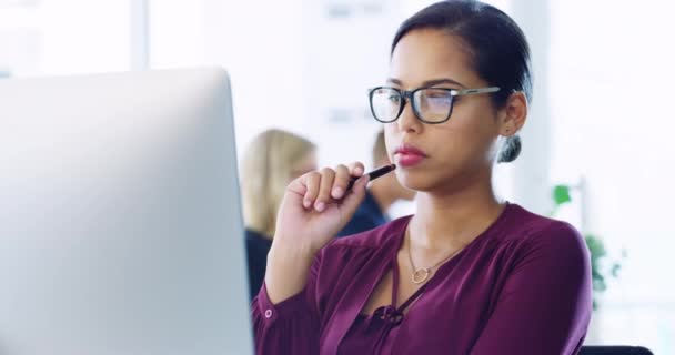Thinking Computer Business Woman Office Work Research Project Digital Marketing — Αρχείο Βίντεο