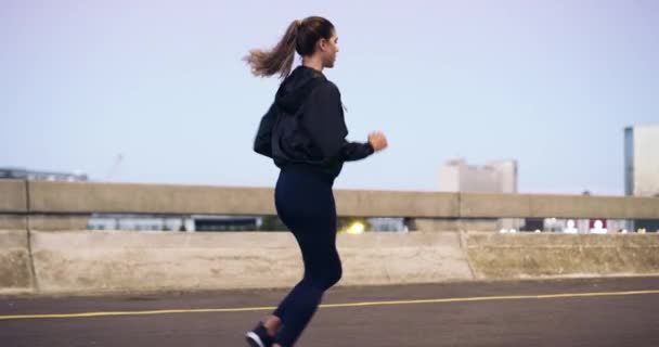 Fitness Mulher Corredor Exercitando Cidade Para Treinamento Cardio Treino Saudável — Vídeo de Stock