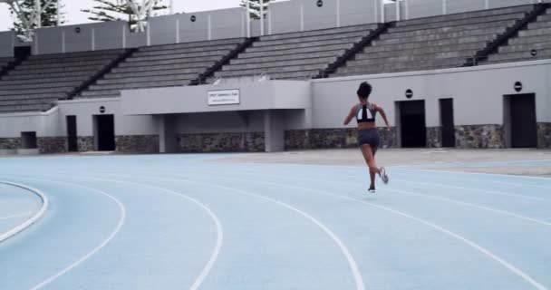 Zwarte Vrouw Hardloopbaan Sprinten Fitness Workout Training Marathon Wedstrijd Jamaicaanse — Stockvideo
