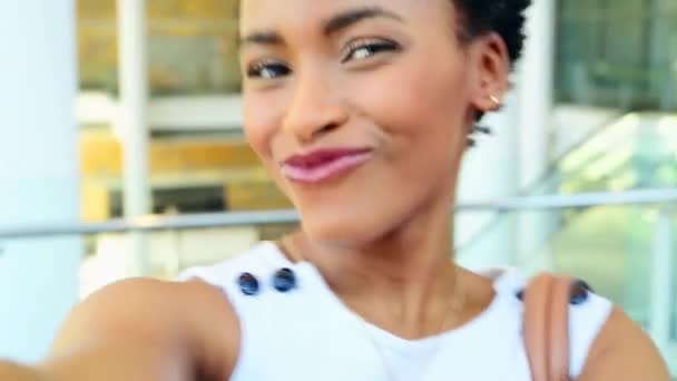 Videoopkald Selfie Sort Kvinde Med Wow Arbejde Sociale Medier Kommunikation – Stock-video