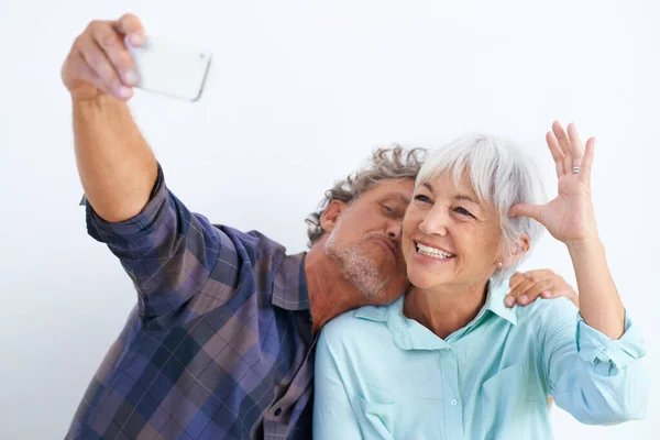 Att Genera Dina Barn Blev Bara Lättare Kärleksfull Senior Par — Stockfoto
