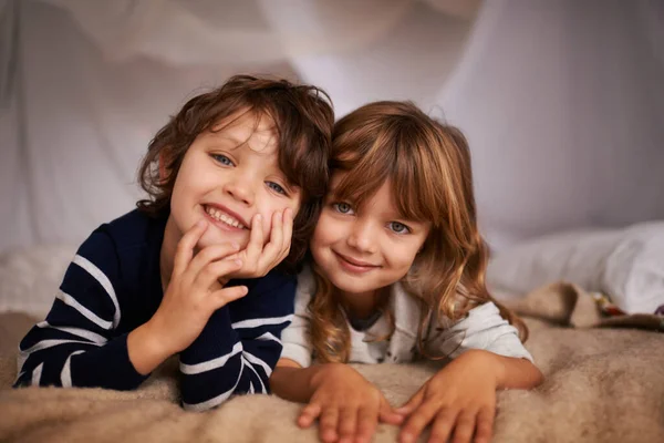 Mia Sorella Miglior Fratello Sempre Ritratto Due Adorabili Fratelli Distesi — Foto Stock