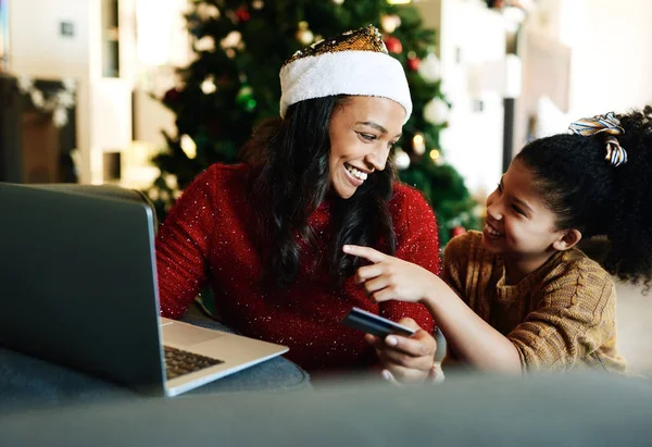 Noel Dizüstü Bilgisayar Kredi Kartıyla Online Alışveriş Hediye Dijital Ödeme — Stok fotoğraf
