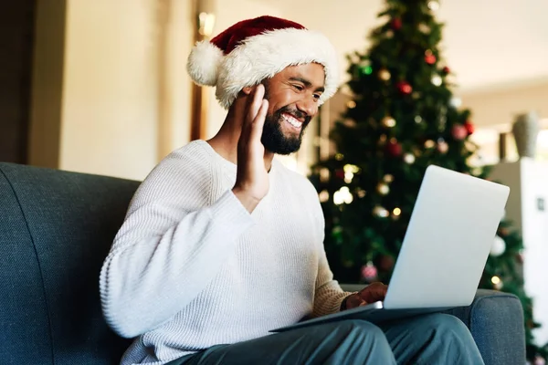 Mann Laptop Und Videoanruf Winken Und Weihnachtsfeier Hause Virtuelles Gespräch — Stockfoto