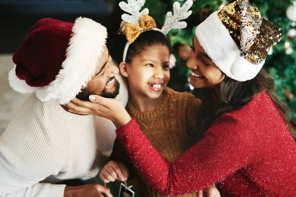 Familia Negra Feliz Celebrar Las Vacaciones Navidad Juntos Por Amor —  Fotos de Stock
