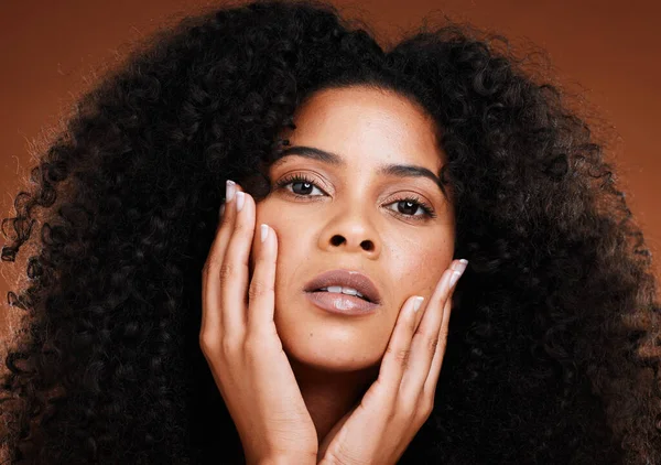 Mulher Negra Retrato Beleza Cuidados Com Pele Com Cosmetologia Fundo — Fotografia de Stock