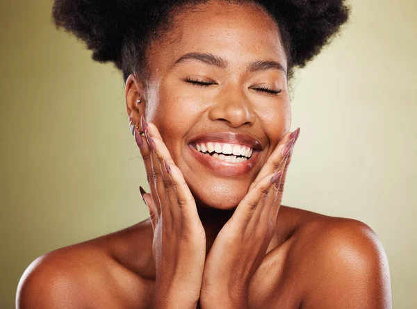 Cosmetica Zwarte Vrouw Huidverzorging Voor Wellness Natuurlijke Schoonheid Zelfvertrouwen Tegen — Stockfoto