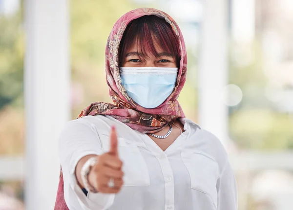 이슬람 그리고 공동의 건강을 마스크가 넘쳐나고 있습니다 코로나 바이러스 감염에 — 스톡 사진