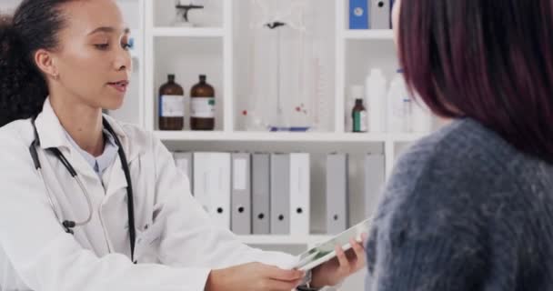 Lékař Tablet Konzultace Pacientů Chromakey Mokup Pro Reklamu Nebo Zdravotní — Stock video