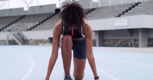 Mujer Negra Corredor Pista Ejercicio Fitness Deportivo Para Entrenamiento Competición — Vídeo de stock