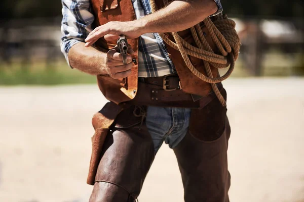 Seu Empate Foi Muito Rápido Cowboy Irreconhecível Com Arma Apontada — Fotografia de Stock