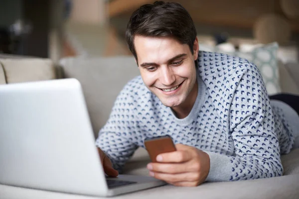 She Makes Him Smile Just Texting Him Handsome Young Man — Stock Photo, Image