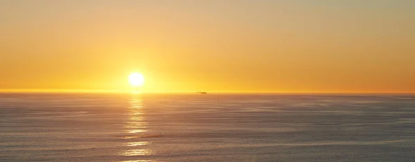 Utsikt Över Havet Vacker Solnedgång Över Stranden — Stockfoto