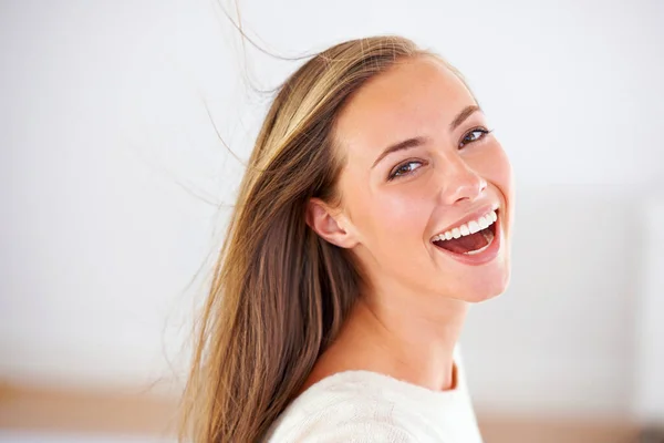 Shes Got Positive Outlook Life Portrait Attractive Young Woman Smiling — Stock Photo, Image