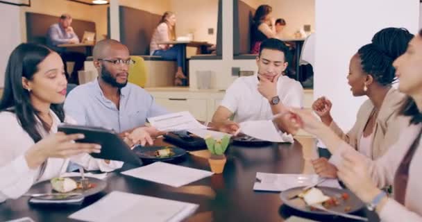 Różnorodność Zespół Spotkanie Biznesowe Restauracji Lunch Kolację Lub Współpracę Firmy — Wideo stockowe