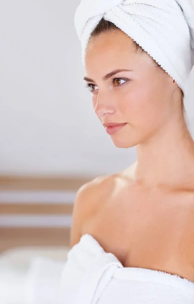 Puste Płótno Gotowe Upiększania Młoda Kobieta Świeżo Prysznicu — Zdjęcie stockowe