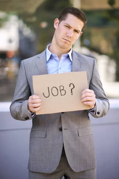Ninguém Está Salvo Recessão Jovem Empresário Segurando Sinal Pedindo Emprego — Fotografia de Stock