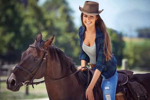 Loving Outdoors Portrait Gorgeous Cowgirl Her Horse — Stock Photo, Image