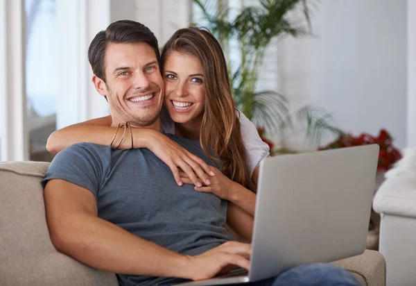 Connecting Each Other Portrait Affectionate Young Couple Sitting Laptop Home — Stock Photo, Image