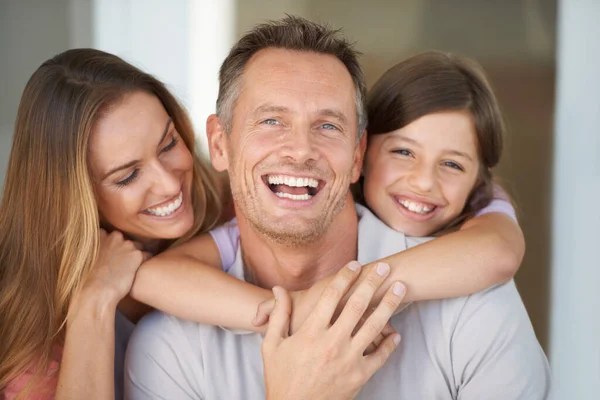 Felt Luckiest Man Alive Affectionate Family Spending Time Together Indoors — Stock Photo, Image